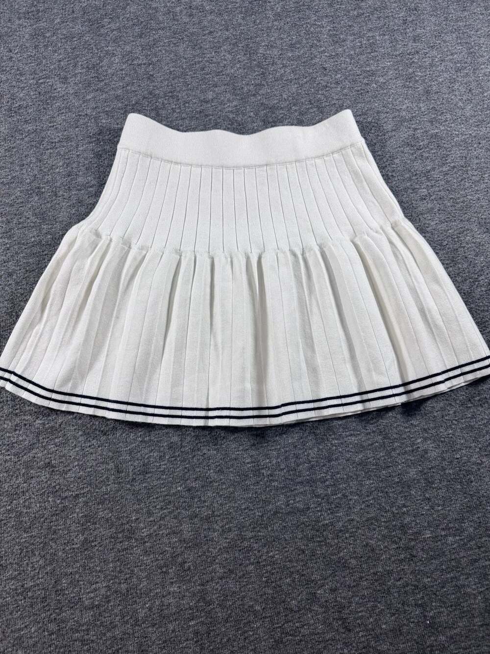 YOZY White Rib-Knit Pleated Tennis Mini Skirt with Navy Contrast Trim